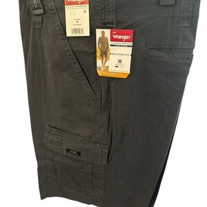 Wrangler Men's Dark Gray Cargo Shorts size 48